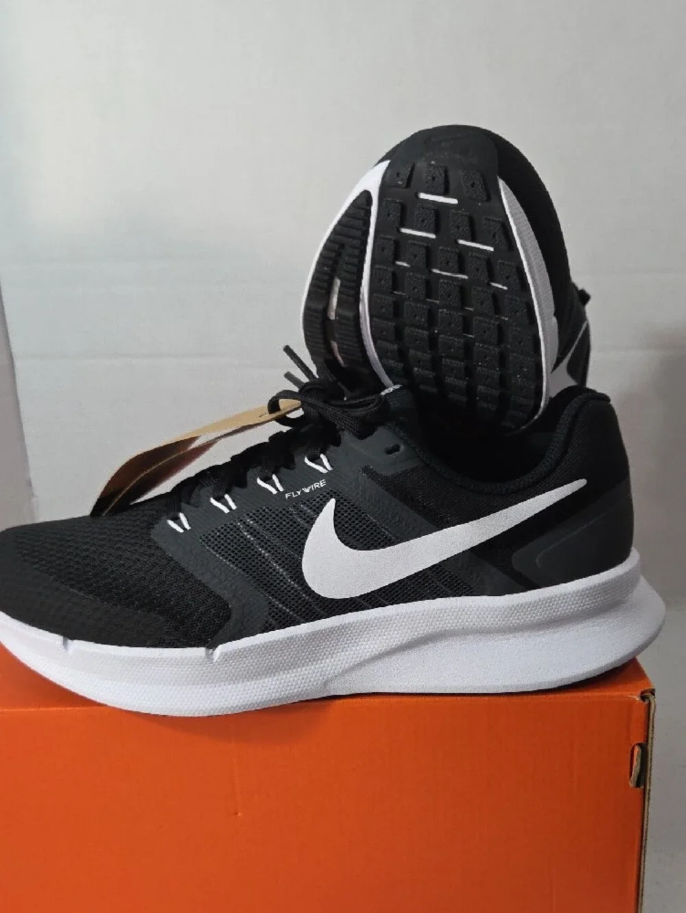 Men's 7.5 or Wms Sz 9 Black Athletic Running Shoes - W Nike Run Swift 3